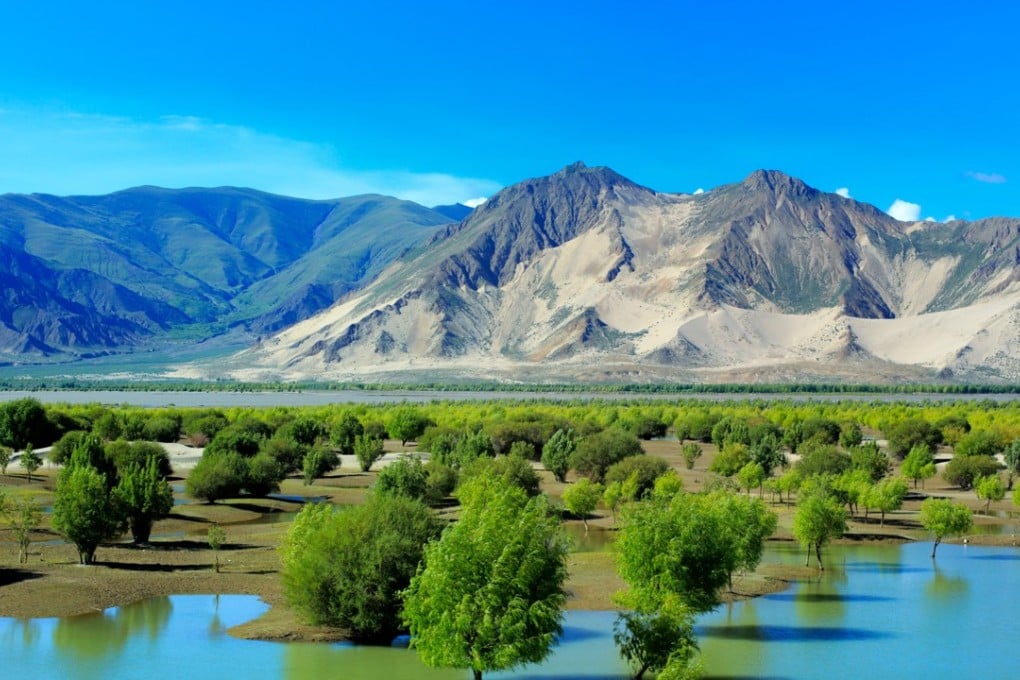 An ambitious project to increase rainfall over the Tibetan Plateau in western China is facing growing criticism from opponents. Photo: Alamy
