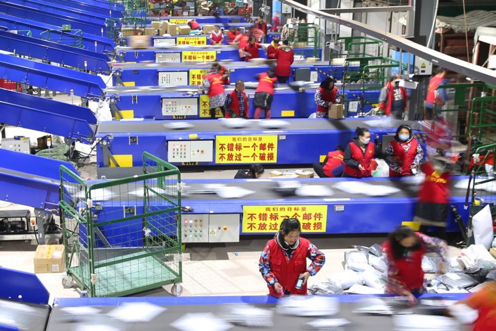 Staff members work at the distribution centre of the Hengyang branch of China Post in Hengyang City, central China's Hunan Province, November 12, 2018. Photo: Xinhua