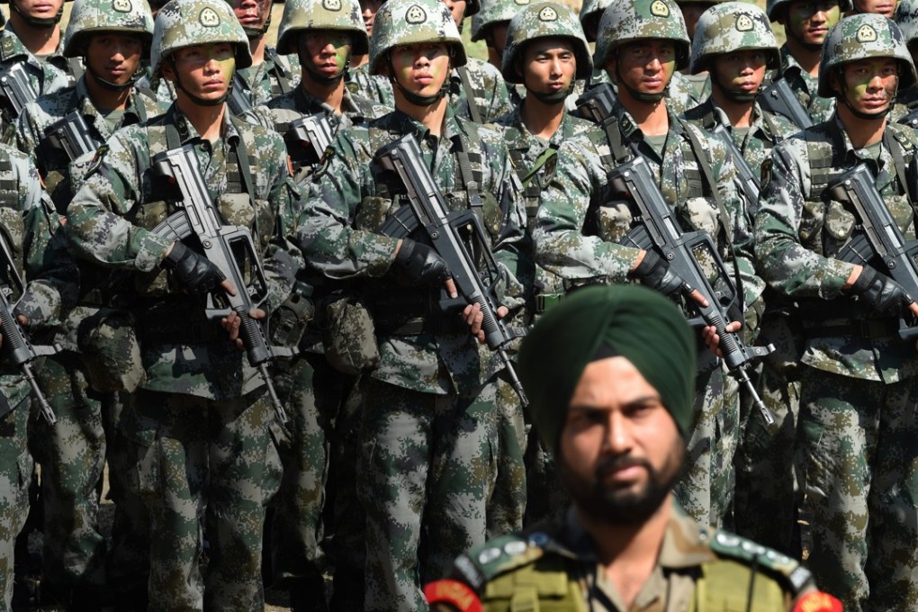 An Indian Army soldier (front) with People's Liberation Army soldiers during an anti-terror drill in the 2016 ‘Hand in Hand’ joint training exercise in Pune district, about 145km (90 miles) southeast of Mumbai. Photo: AP