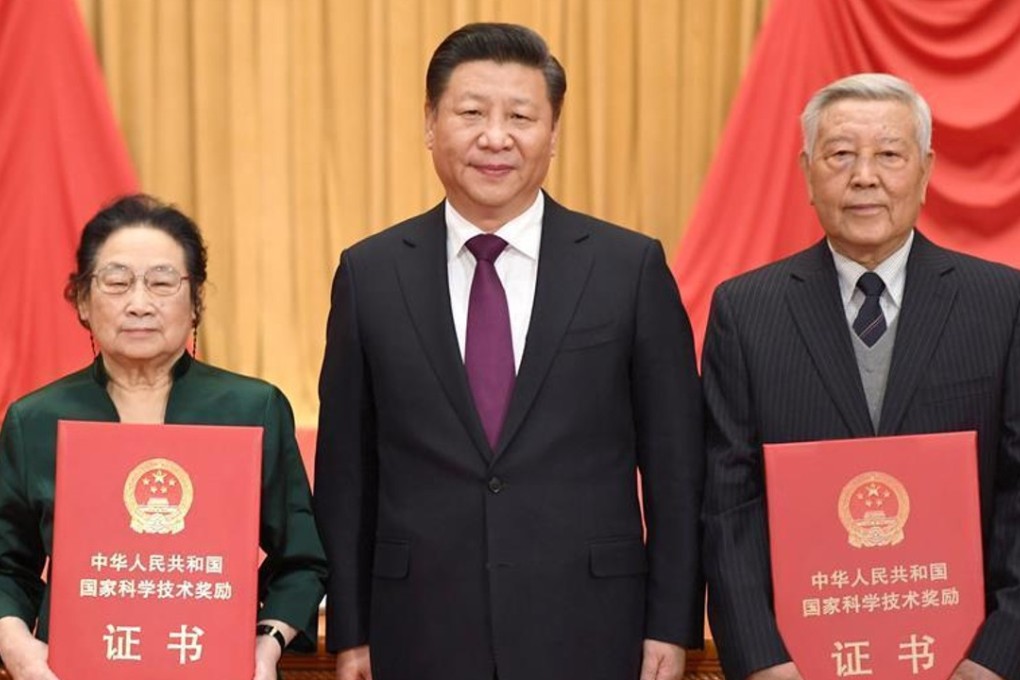 Chinese President Xi Jinping (centre) at last year’s ceremony to honour scientific achievement with (left) Nobel prizewinner and pharmacologist Tu Youyou and (right) physicist Zhao Zhongxian. Photo: Xinhua