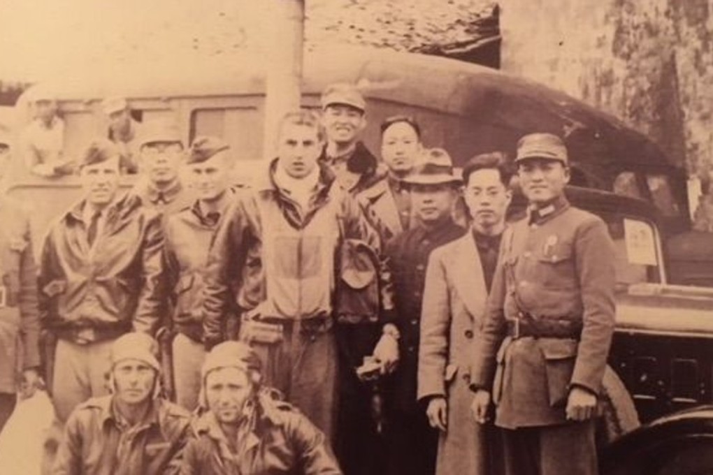 Doolittle Raiders Crew 14 with gendarme regiment chief Zhang Mutao (far left), Guangfeng KMT party secretary Wang Fengling (second from right) and Guangfeng county chief Zhang Renshi (third from right). Photo: Handout