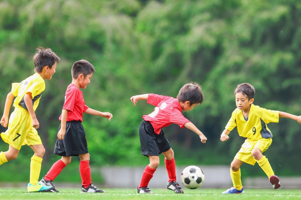 HTKJN2 Japanese kids playing soccer