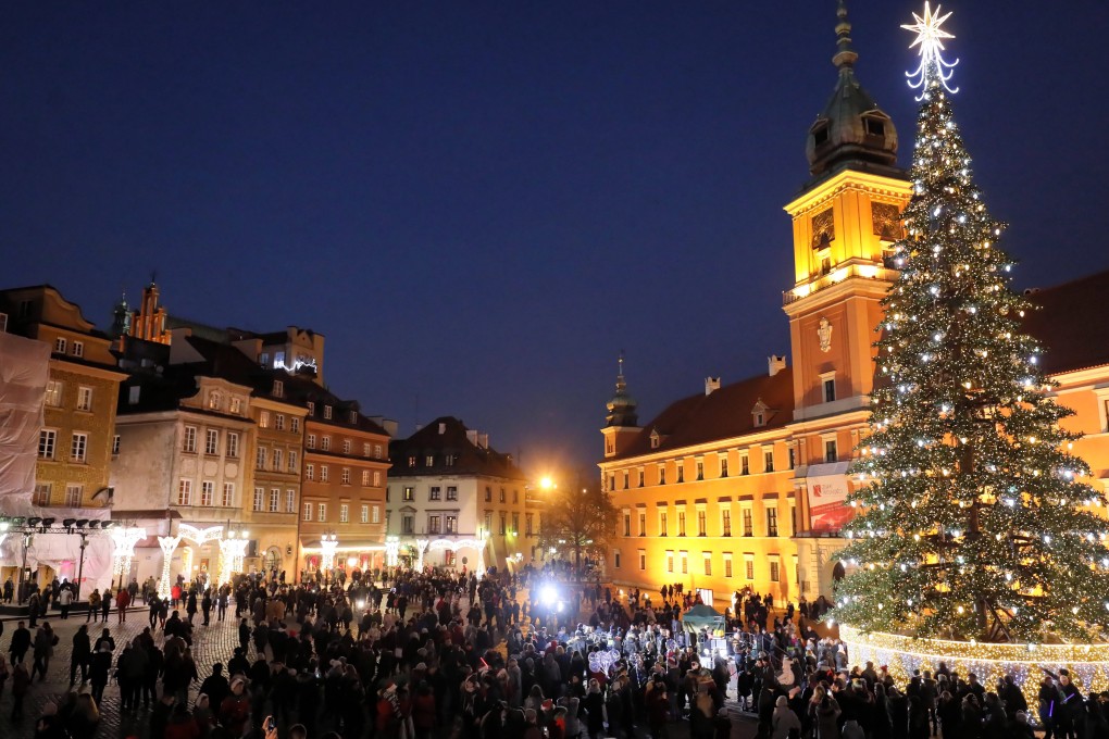 An illuminated Christmas tree in the Old Town of Warsaw, Poland. Photo: EPA-EFE