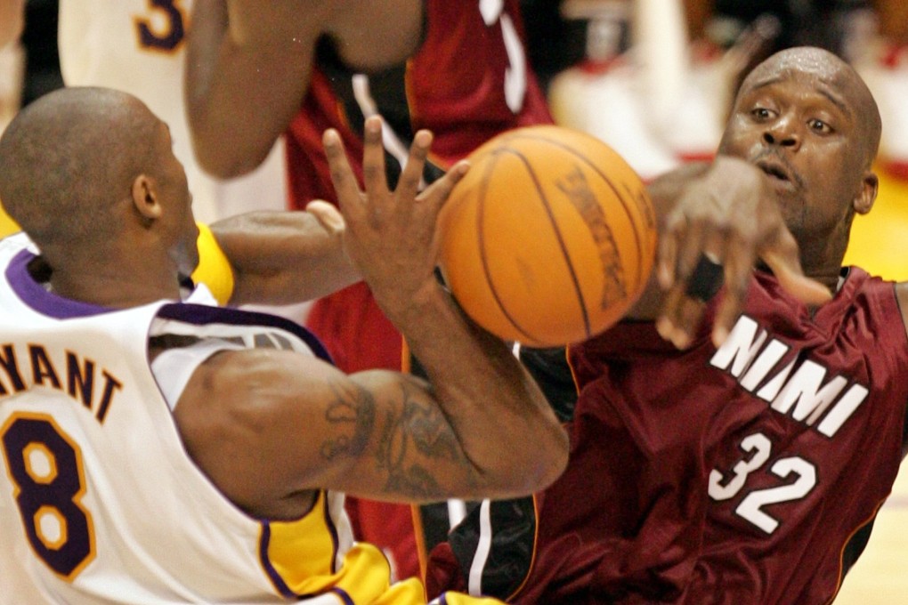 Miami Heat centre Shaquille O’Neal (right) strips Los Angeles Lakers guard Kobe Bryant of the ball and collects his sixth foul of the game, during second half NBA action in Los Angeles on December 25, 2004. Photo: Reuters