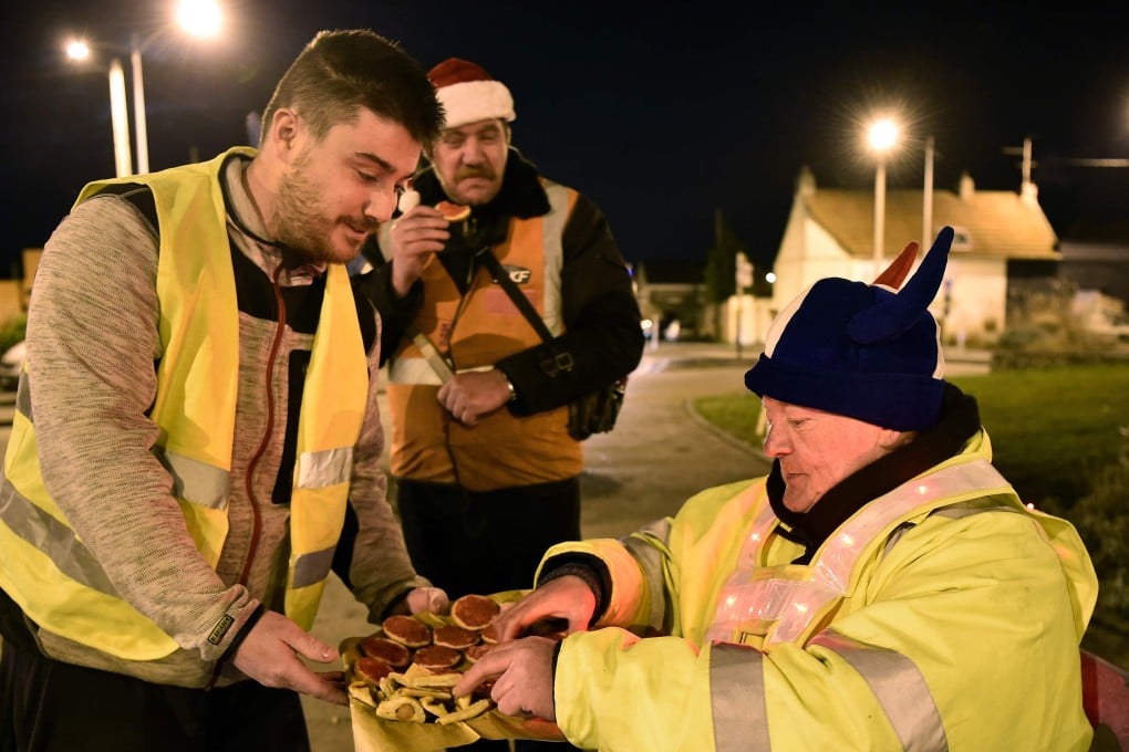 Yellow vest protestors eating at a roundabout on Christmas eve in Somain, northern France. Photo: AFP