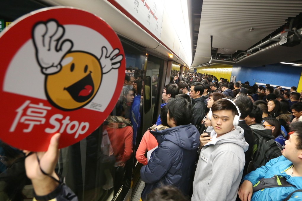 Passengers wait to board during rush hour at Admiralty MTR. Removing backpacks and placing them on the floor could help free up room in the carriage. Photo: Sam Tsang