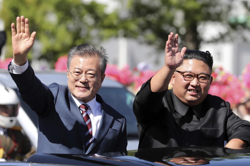 South Korean President Moon Jae-in and North Korean leader Kim Jong-un. Photo: AP