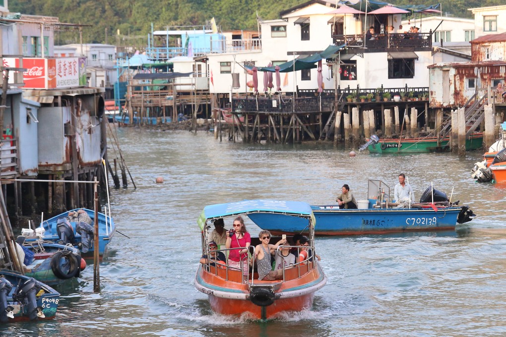 Tourists and locals hop on a speedboat for a look around Tai O fishing village and nearby waters. Photo: David Wong