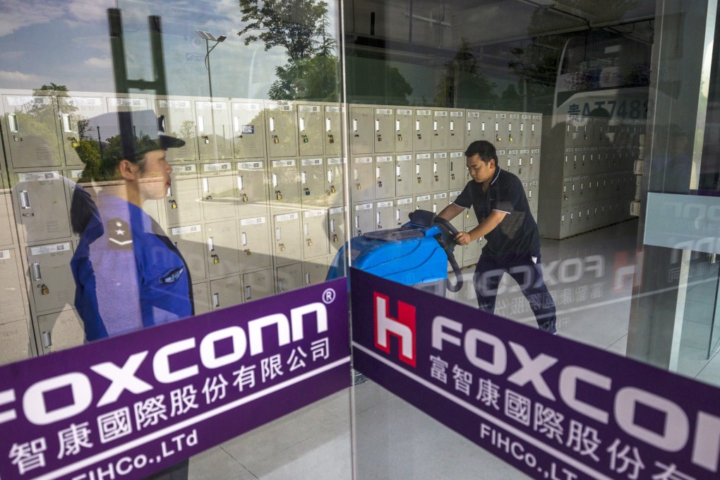 A security guard stands at the front doors of the Foxconn factory in Guiyang, Guizhou Province, China. Photo: EPA-EFE