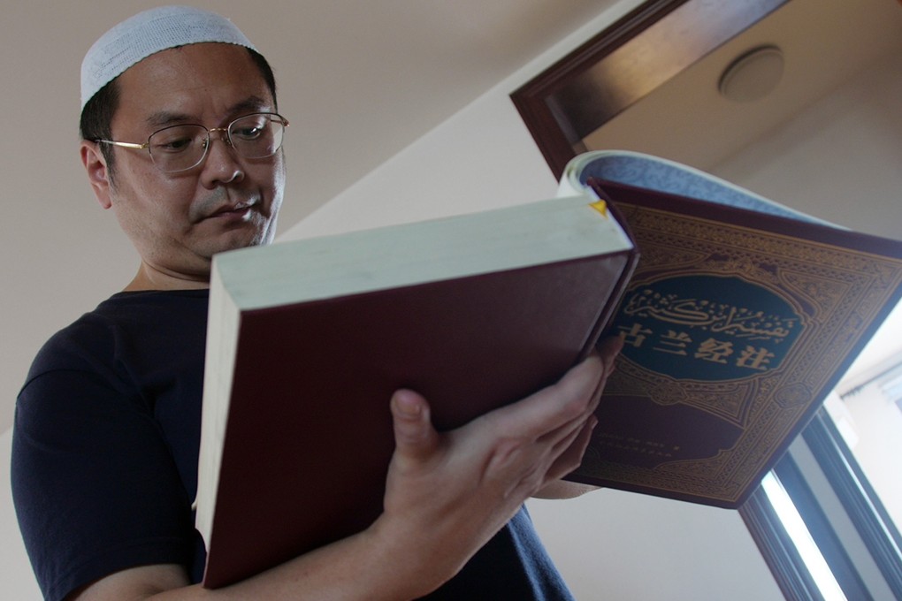 Muslim poet Cui Haoxin, a critic of the Chinese government’s policies towards Muslims at home and abroad, reads from the Koran. Photo: AP