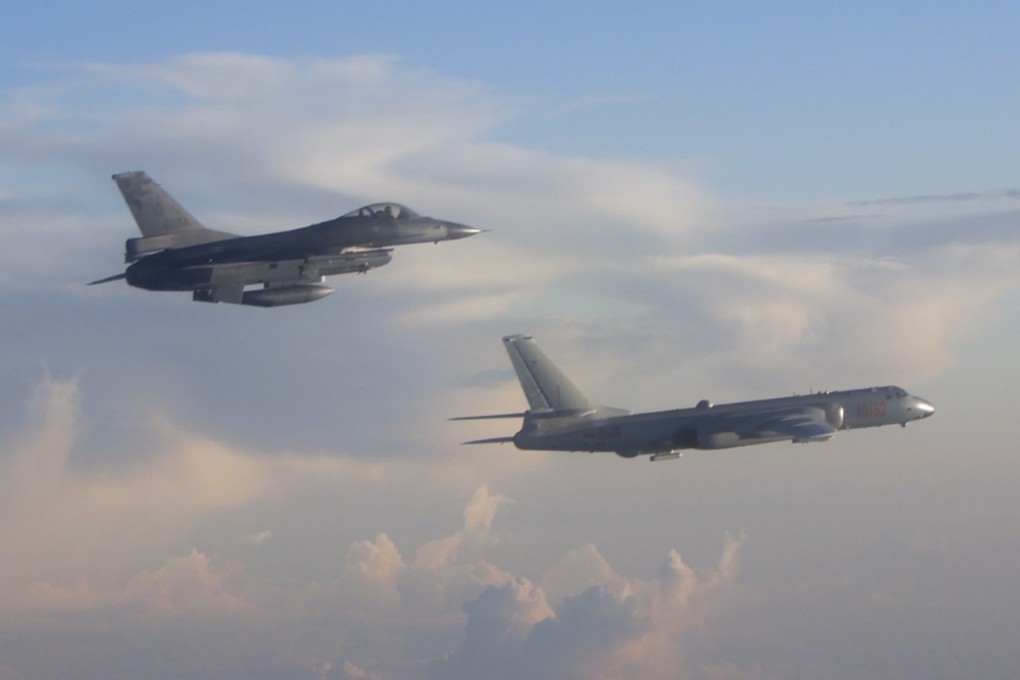A Taiwanese F-16 fighter jet shadows a PLA H-6 bomber over the Bashi Channel south of Taiwan. Photo: Military News Agency