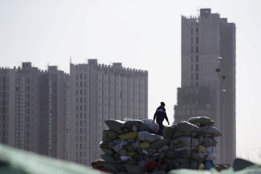 A man works near apartment blocks under construction on the outskirts of Beijing, China December 16, 2017. Photo: Reuters