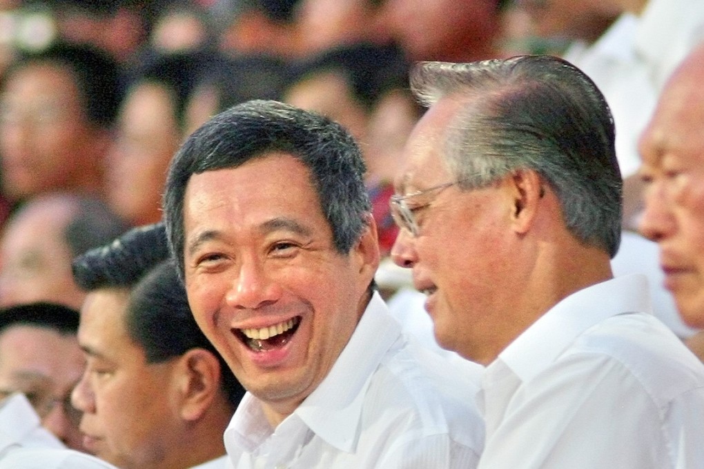 Lee Hsien Loong (left) shares a light moment with Prime Minister Goh Chok Tong at Singapore’s national day celebrations. Goh told his biographer Lee Kuan Yew had not wanted to hand the reins of power straight to his son Hsien Loong, but that he himself had been more than the “seat warmer” the public took him for. Lee Hsien Loong succeeded Goh in 2004. Photo: EPA