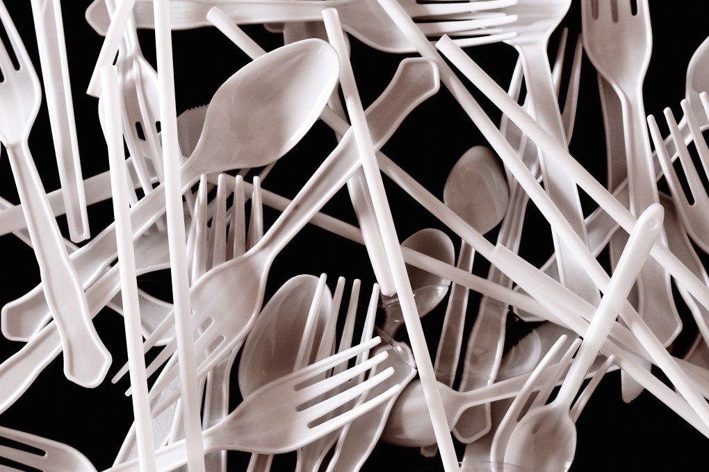 Companies, including eateries that provide plastic cutlery and straws, can earn public approval by moving away from single-use plastics. Photo: Shutterstock