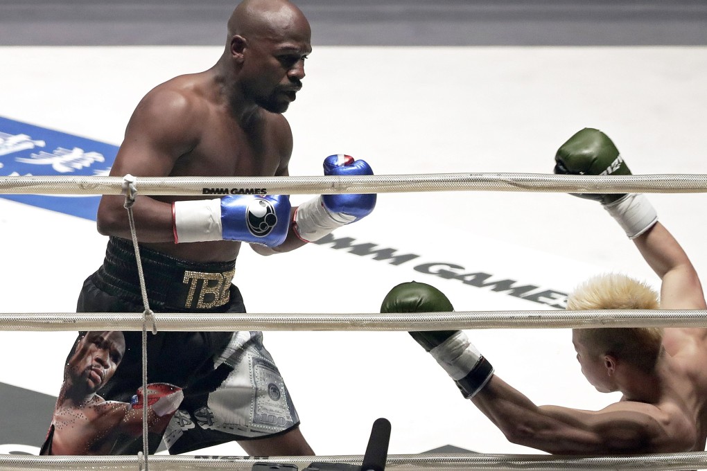 Floyd Mayweather Jnr knocks Japanese kick-boxer Tenshin Nasukawa down in an exhibition boxing. Photo: EPA