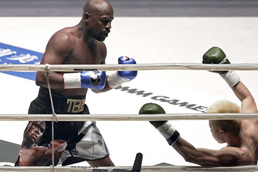 Floyd Mayweather Jnr knocks Japanese kick-boxer Tenshin Nasukawa down in an exhibition boxing. Photo: EPA