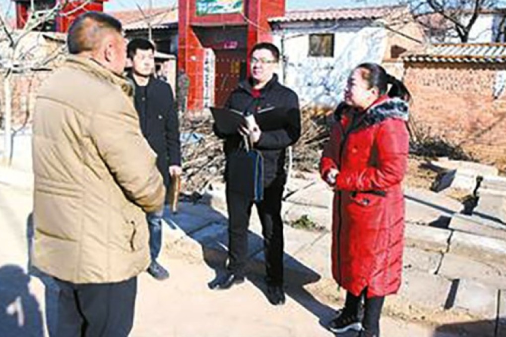 Investigators from the Communist Party’s anti-corruption watchdog interview villagers in Beiping, Mianchi county. Photo: Handout
