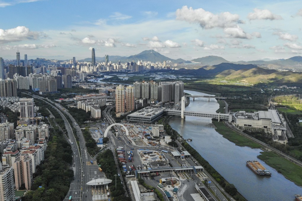The Lok Ma Chau border bridge (right) connects Shenzhen and Hong Kong. The Chinese government plans to link Hong Kong, Shenzhen and nine other cities in the Pearl River Delta region into an integrated economic and business hub under its Greater Bay Area scheme. Photo: Roy Issa