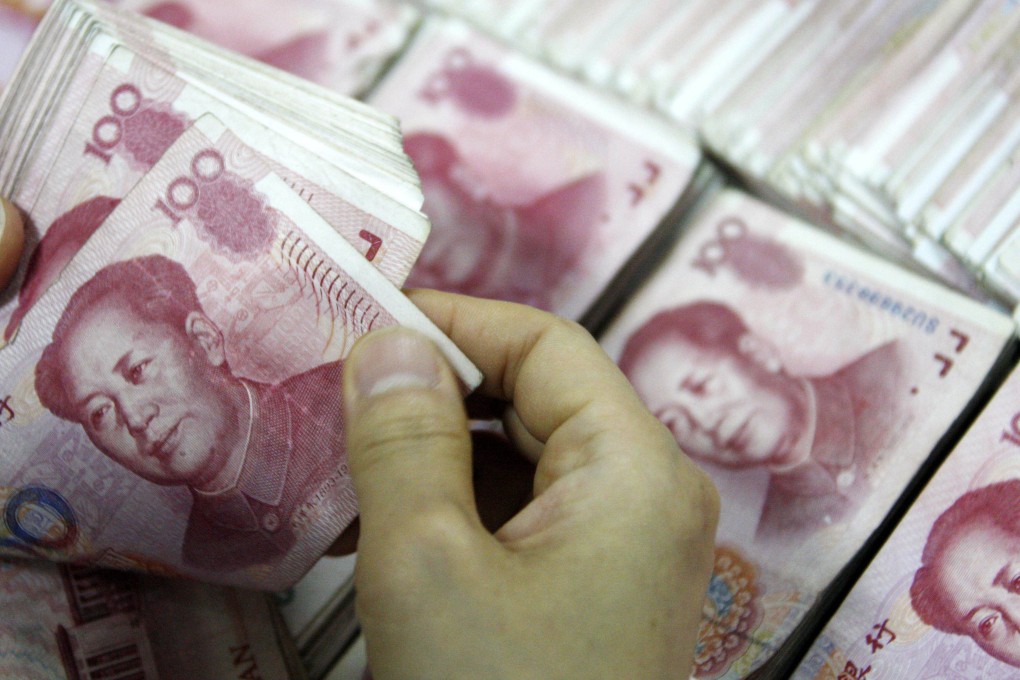 TO GO WITH STORY BY JULIEN GIRAULT This picture taken on September 24, 2013 shows Chinese 100 yuan (RMB) bank notes being counted at a bank in Huaibei, in eastern China's Anhui province. With deals from London to Singapore, China is seeking to have its yuan currency used more widely around the world and challenge the hegemony of the almighty dollar. CHINA OUT AFP PHOTO