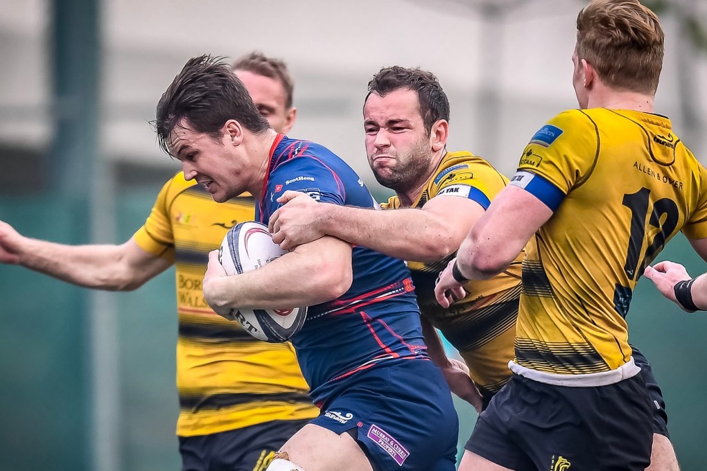 Scottish centre Jack Wardle looks to escape the attention of Tigers full back Robbie Keith during men’s premiership action. Photo: HKRU