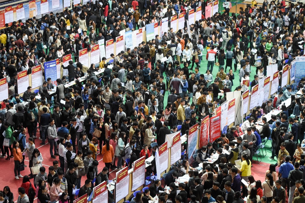 Graduates look for employment opportunities at a job fair in Anhui University in Hefei on April 15, 2015. A total of 190 companies offered vacancies at the fair. Photo: Xinhua