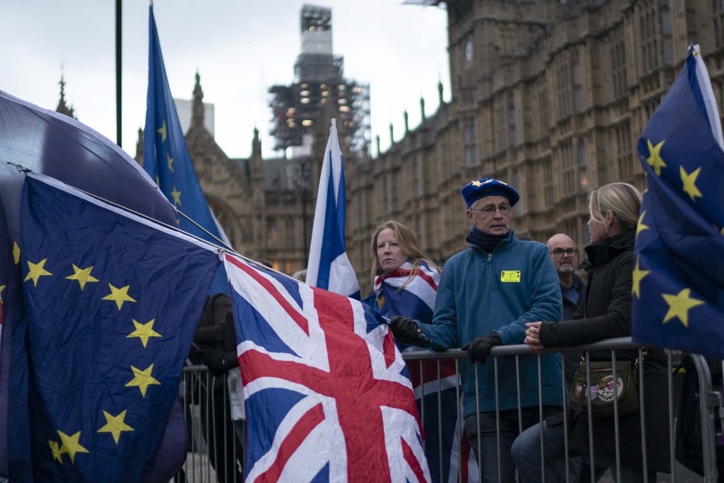 Brexit backers and opponents gather outside the Houses of Parliament in London on January 14. Ahead of the failed Brexit vote on Tuesday, Prime Minister Theresa May warned that the UK’s withdrawal from the EU may not happen at all if the plan were rejected, thus undermining faith in the democratic process. Photo: EPA-EFE