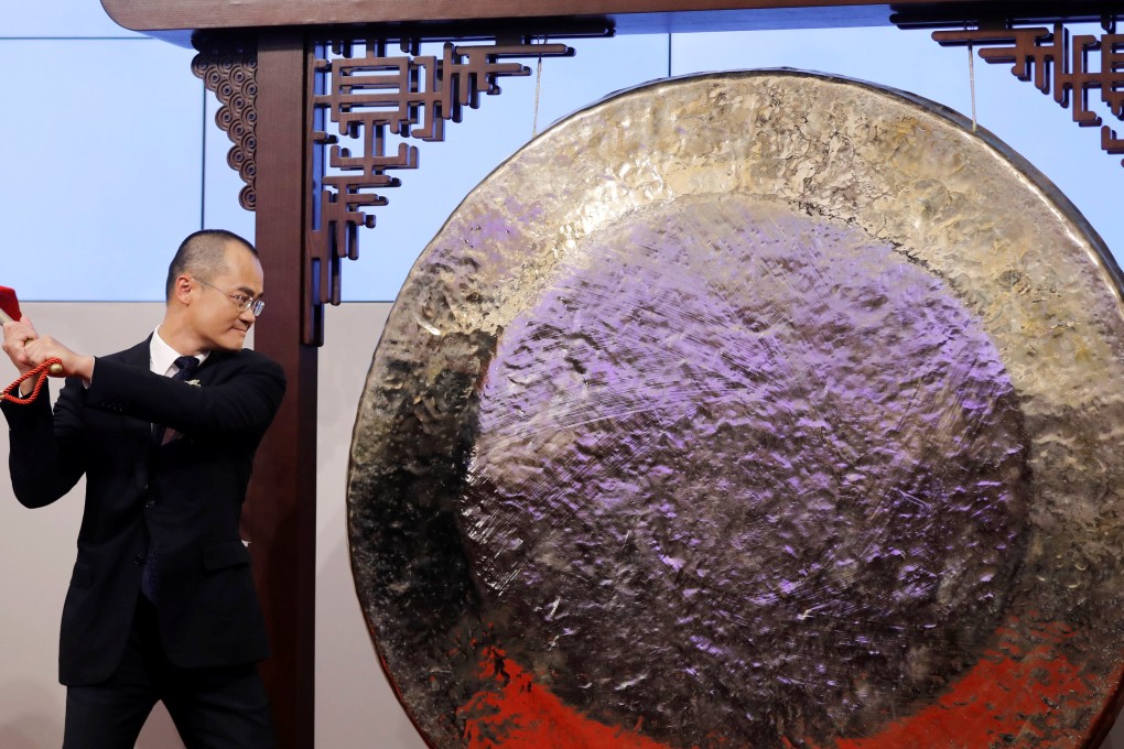 Wang Xing, co-founder of China’s Meituan Dianping, hits the gong at the debut of the company’s shares in Hong Kong. The city took back its crown as the world’s IPO capital last year. Photo: Reuters