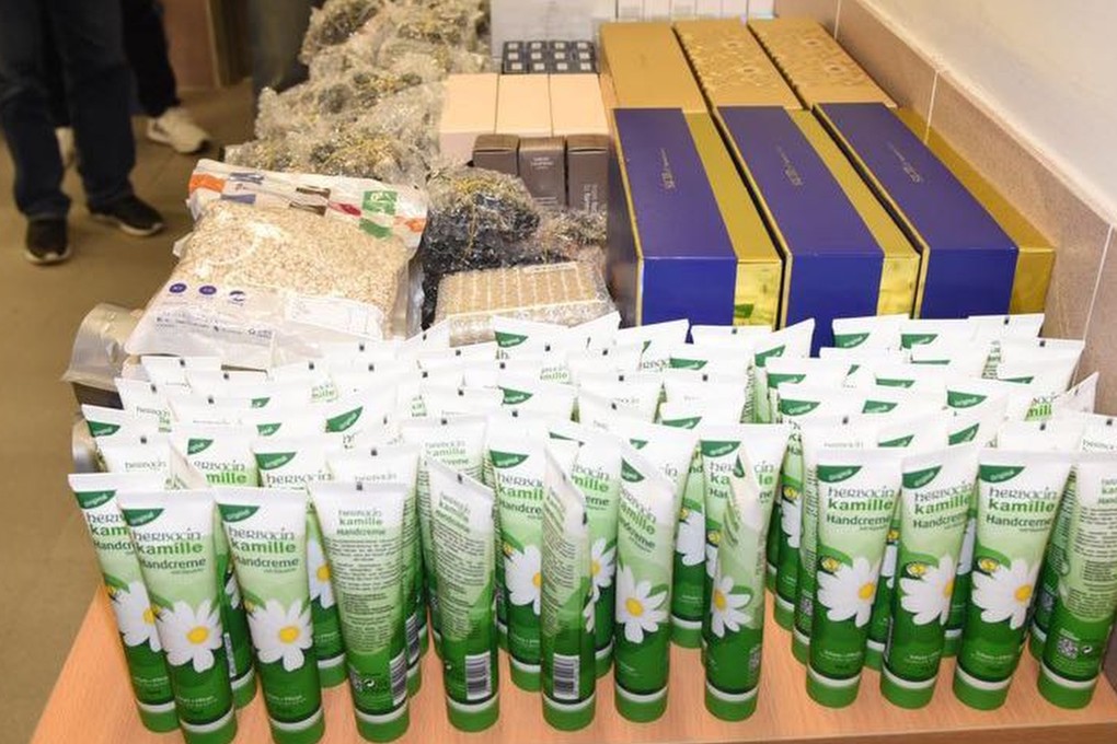 Eight men and one woman from mainland China were arrested with HK$160,000-worth tax-free goods on Thursday in a police operation to crack down parallel trading in Tin Shui Wai, a town close to a cross-border bridge connecting the northwest New Territories with Shenzhen. Picture shows the goods confiscated by police. 18JAN19. Handout