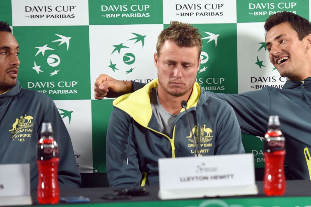 Bernard Tomic (right) has again hit out at Australia Davis Cup captain Lleyton Hewitt (centre). Photo: AFP
