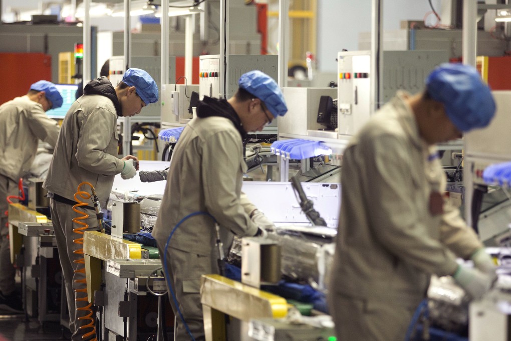Factory workers assemble the cases of air conditioners on an assembly line at a factory in Jiaozhou, eastern China's Shandong Province. Photo: AP
