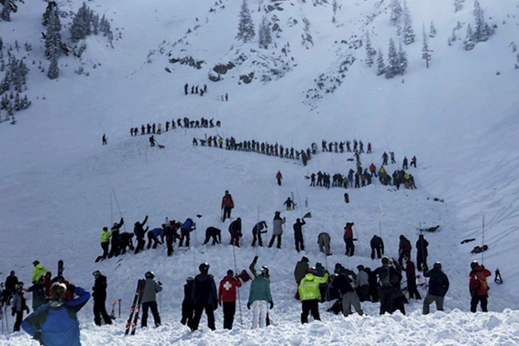 People search for victims after the avalanche in New Mexico on Thursday, January 17, 2019. Photo: AP
