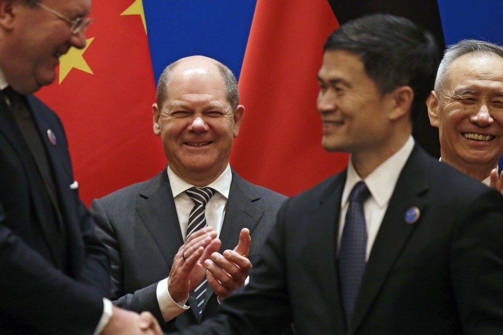 German Finance Minister Olaf Scholz, centre, and Chinese Vice-Premier Liu He applaud a signing ceremony in Beijing. Photo: AP