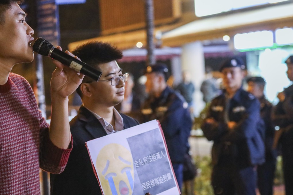 Police and demonstrators in Tin Shui Wai where parallel trading activity has sparked resident complaints. Photo: Dickson Lee