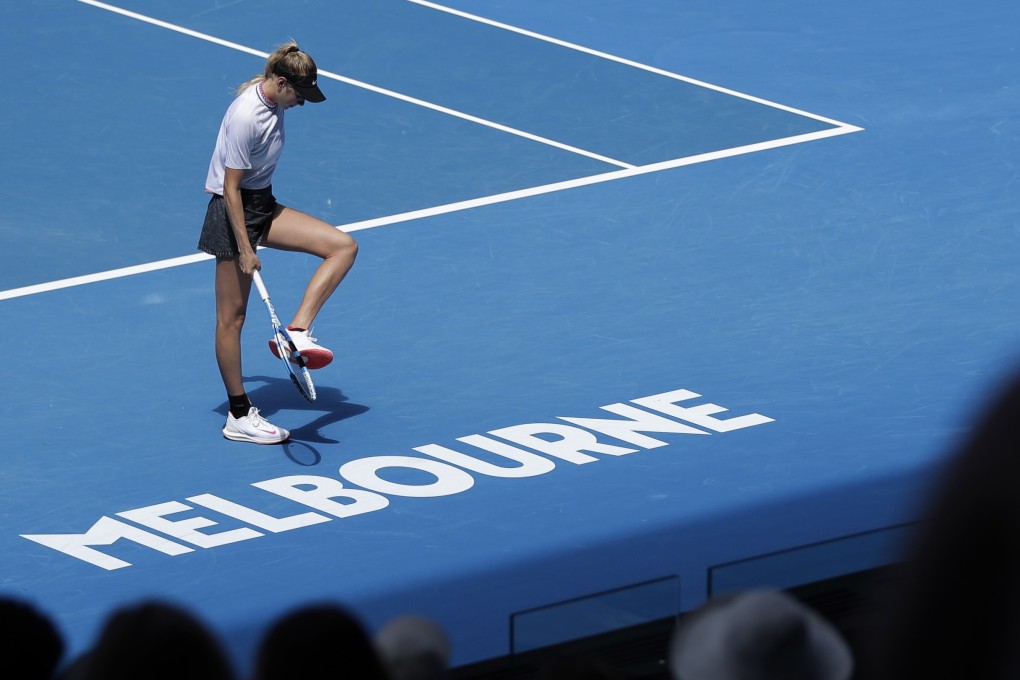 Amanda Anisimova hits her shoe with her racquet while in action against Petra Kvitova of the Czech Republic. Photo: EPA