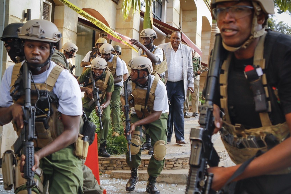 Kenyan security officers search for attackers during an ongoing gunfire and explosions in Nairobi, Kenya, on 15 January. A second attack in the country on Monday led to people being injured at a Chinese construction site. Photo: EPA-EFE