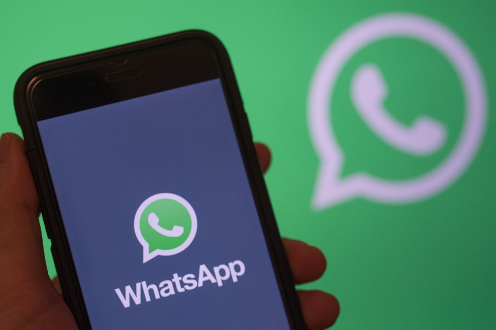 Facebook's mobile messaging service, WhatsApp, is now limiting the number of persons it is possible to forward messages to, in a bid to reduce the spread of fake news. Photo: EPA-EFE