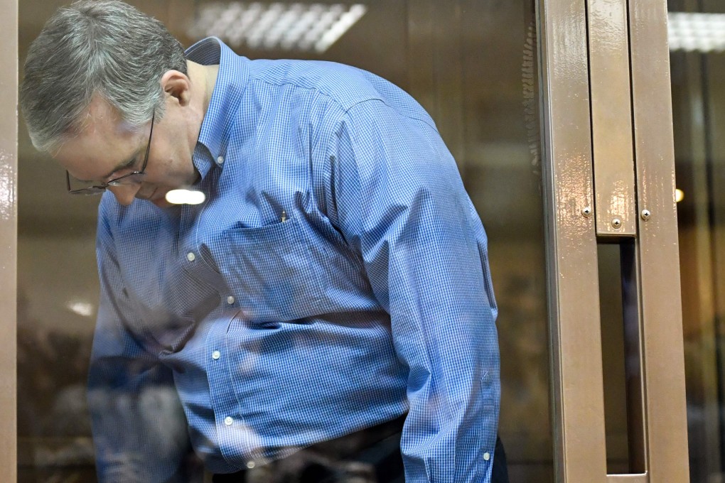 Paul Whelan, a former US Marine accused of espionage and arrested in Russia, listens to his lawyers while standing in a defendants’ box at a hearing at a court in Moscow on January 22, 2019. Photo: AFP