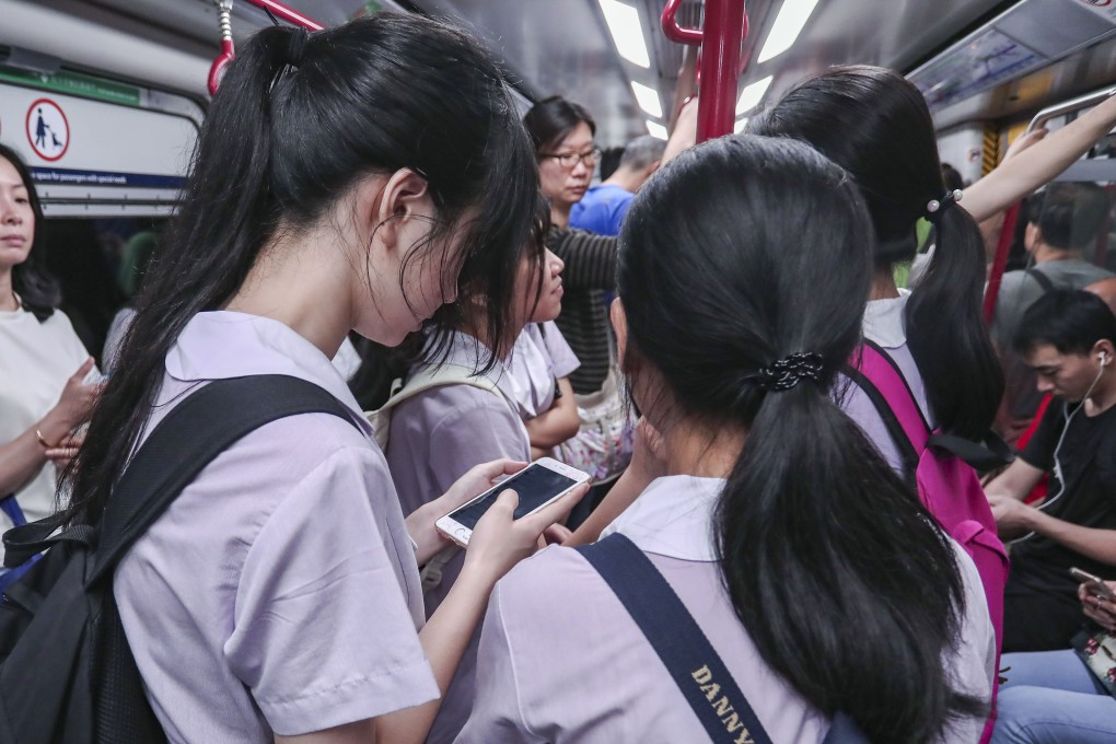 Just 35.5 per cent of Hong Kong youths aged 10 to 19 spent less than two hours a day on a smart device. Photo: Jonathan Wong