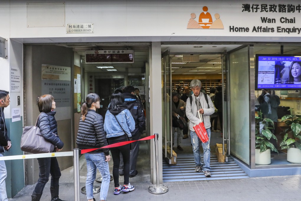 People queue for the application forms at Wan Chai Home Affairs Enquiry Centre. Photo: K.Y. Cheng