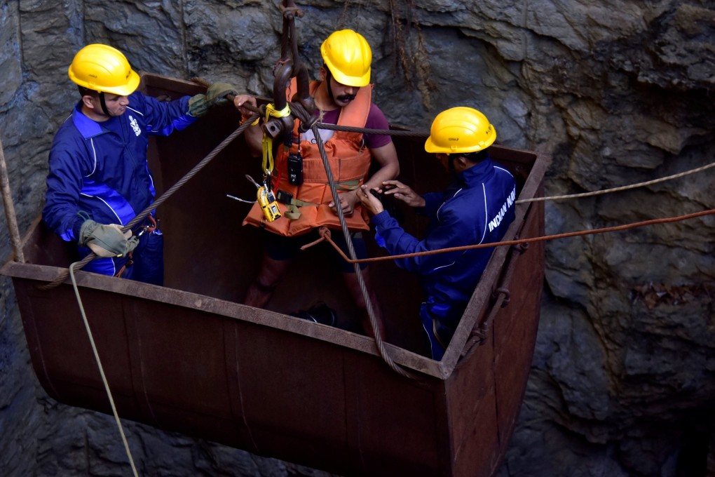 Divers use a pulley to enter a coal mine that collapsed in Ksan, in the northeastern state of Meghalaya, India, December 29, 2018. REUTERS/Anuwar Hazarika