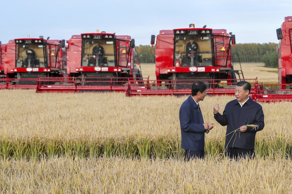 Chinese President Xi Jinping, right, visits a farm in Jiansanjiang in northeastern China's Heilongjiang province on September 25, 2018. Xi was on an inspection tour of the region as China has slapped tariffs on US agricultural imports and looked to increase farming self-sufficiency amid a growing trade war with the United States. Photo: Xinhua