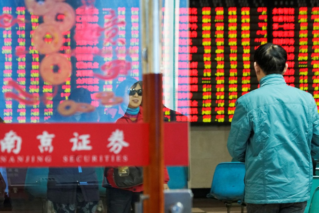 A man enters a stock brokerage office of Nanjing Securities in Nanjing, Jiangsu province, China on January 21, 2019. Photo: Reuters