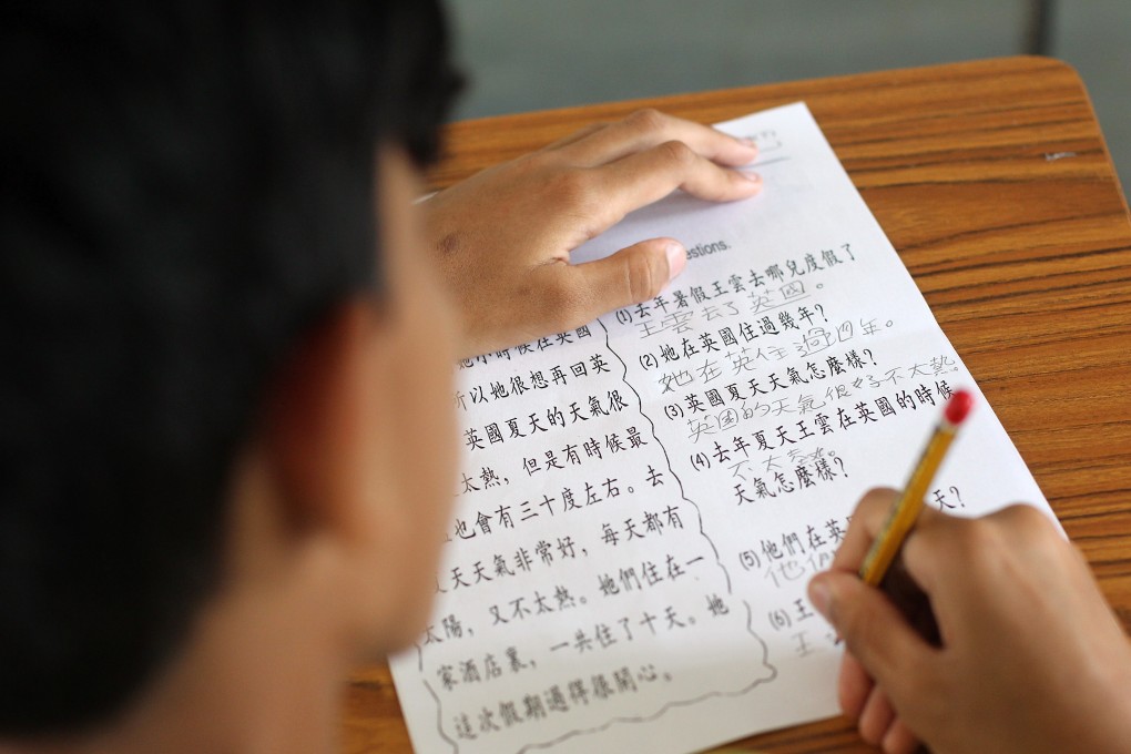 Shum suggests reading and writing to be the later steps in learning Chinese.