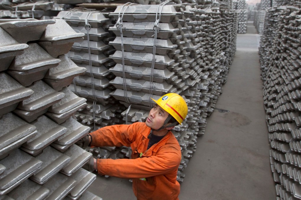 An employee checks aluminium ingots for export at the Qingdao Port, Shandong province March 14, 2010. REUTERS/Stringer/File Photo CHINA OUT. NO COMMERCIAL OR EDITORIAL SALES IN CHINA