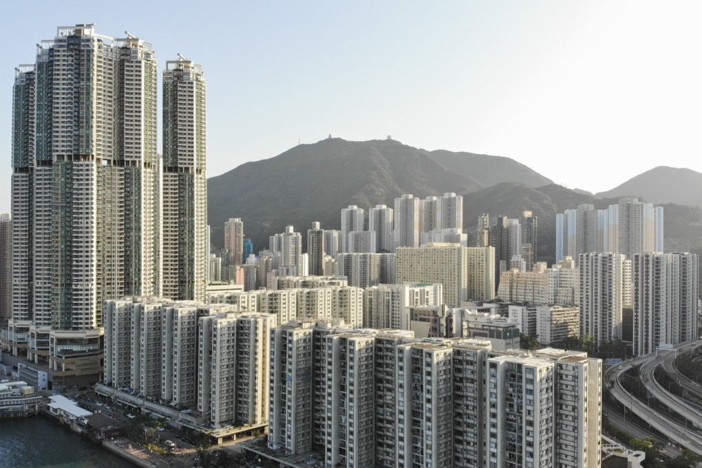 The number of transactions at 50 major housing estates, tracked by Ricacorp Properties, stayed above 100 for a fourth consecutive week. Photo: Martin Chan