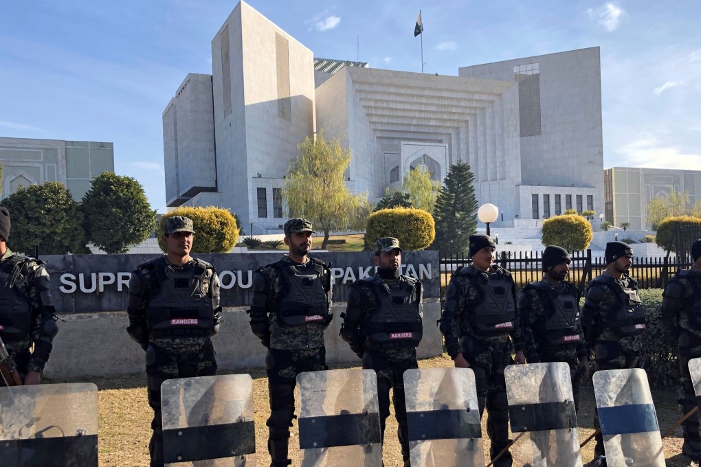 Paramilitary soldiers stand guard outside the Supreme Court building in Islamabad. Photo: Reuters