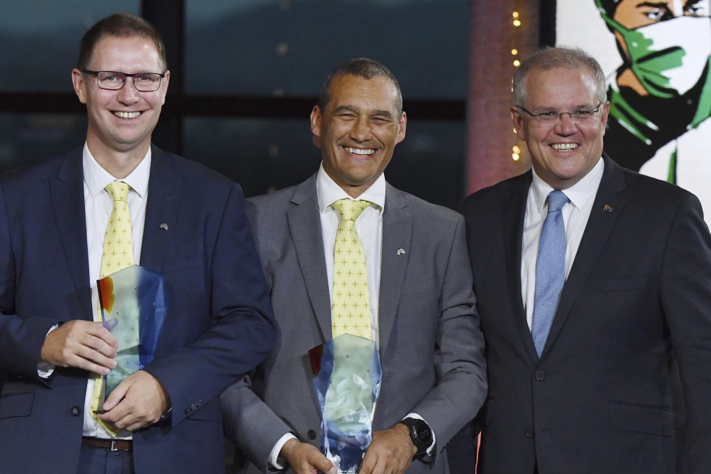 Dr Richard Harris (left) and Craig Challen with Prime Minister Scott Morrison. Photo: AP