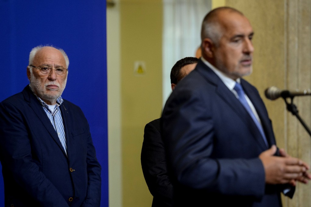 In this photo taken on October 10, 2017, shows a Bulgarian arms dealer Emilian Gebrev (L) during a press conference with Bulgarian Prime Minister Boyko Borisov (R) in Sofia. Photo: AFP