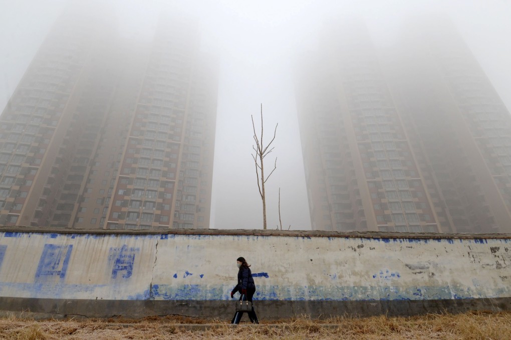 A smoggy day in Handan, Hebei province, China’s biggest steelmaking region. Photo: Reuters