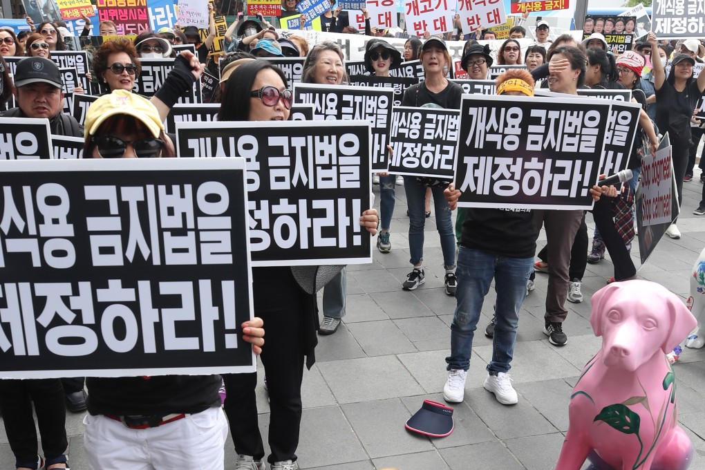 Protesters in Seoul call for banning dog meat consumption in South Korea. Photo: EPA